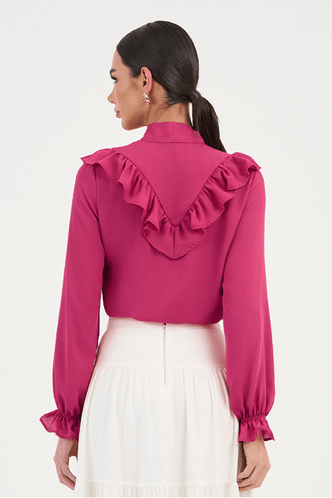01 blusa preta plano com babado e amarracao