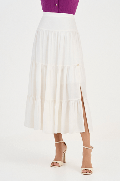 05 saia off white em viscose midi gode com recortes