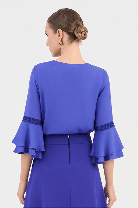 03 blusa azul plano com amarracao e mangas 3 4