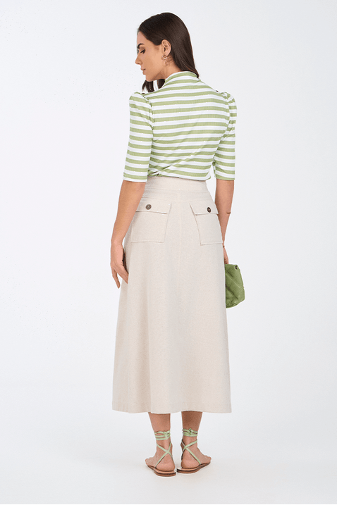 05 blusa verde em malha com botoes dourados