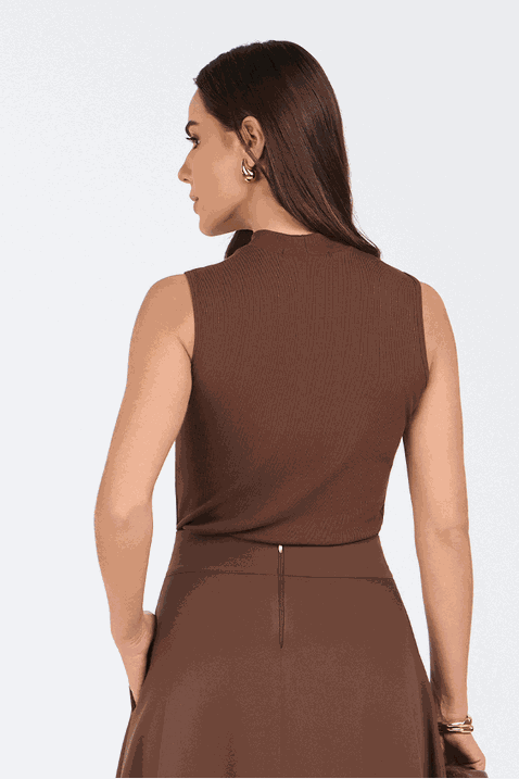 blusa marrom regata em malha canelada 3
