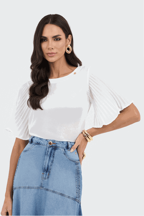 08 blusa off white cropped mangas plissada