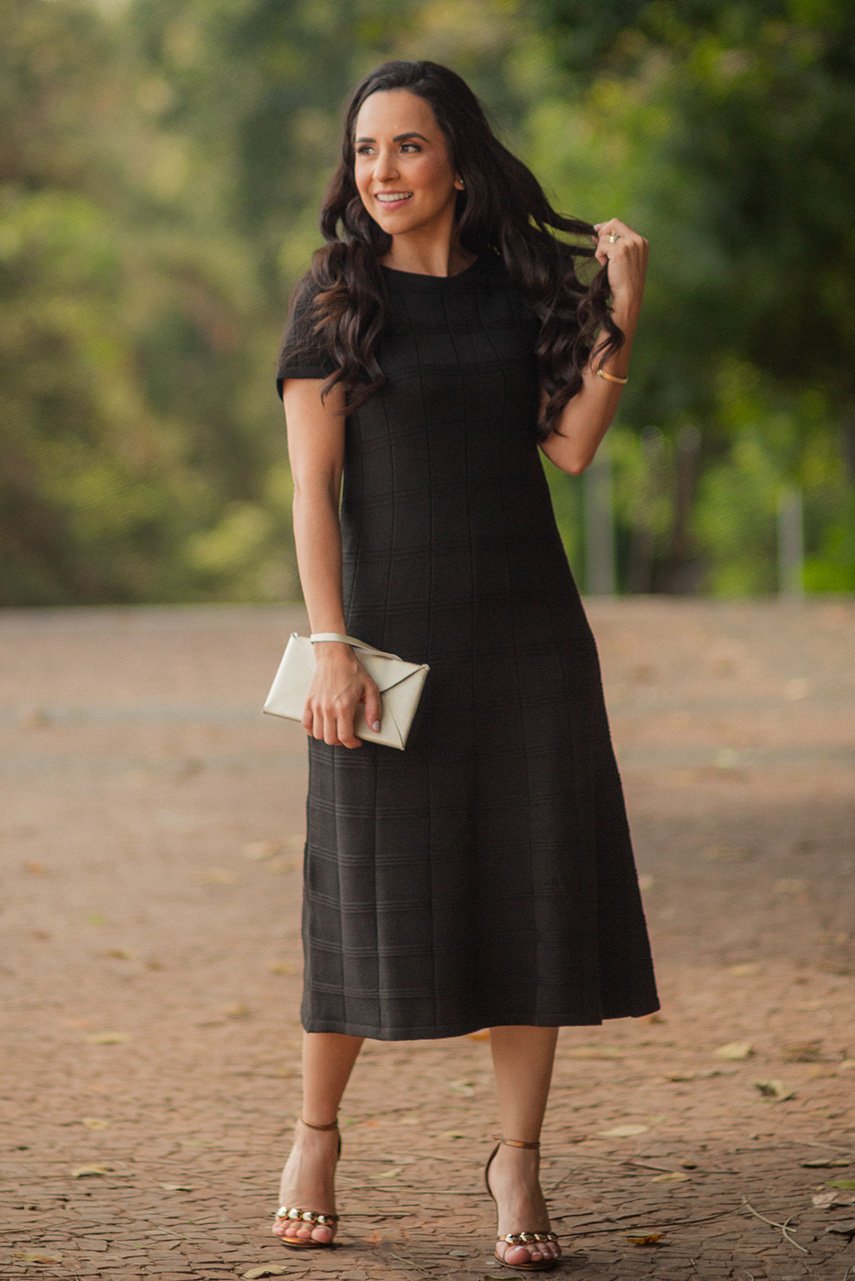 Vestido Preto Tricô Pureza Modal Midi Elegância e Fluidez VicSim - Main Image