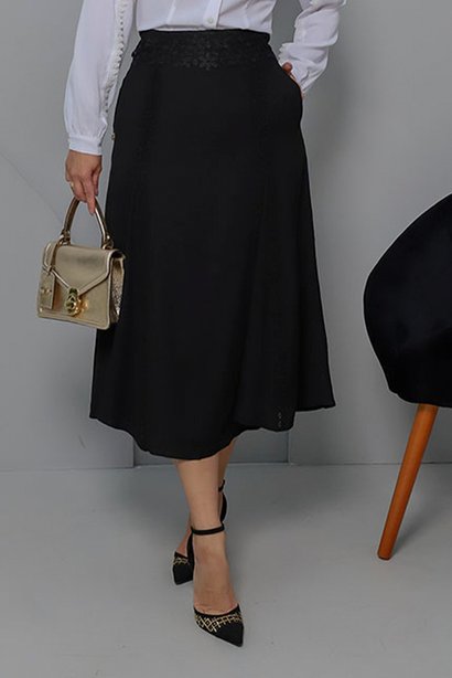 saia max midi preta em crepe kauly 6