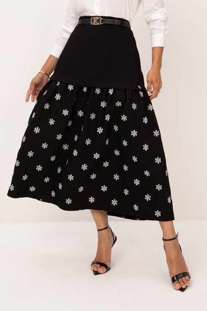 Saia Midi Alfaiataria Preta Detalhe Bordado Floral Marta Lekazis