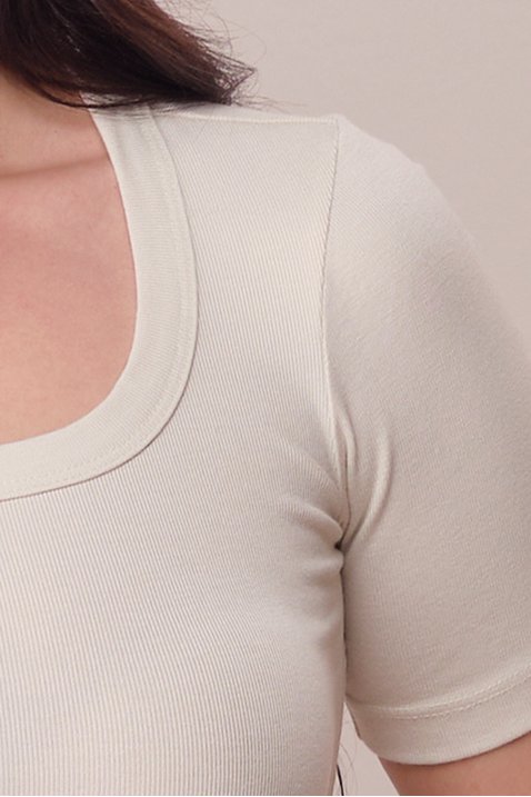 blusa creme curta na malha canelada paty tata martello 2