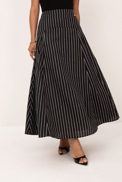 Saia Longa em Alfaiataria Listras Preta Solange Lekazis