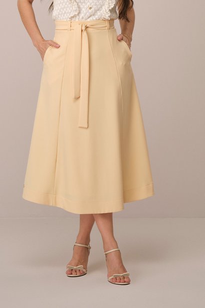 saia amarelo midi na alfaiataria com faixa rubia tata martello 5