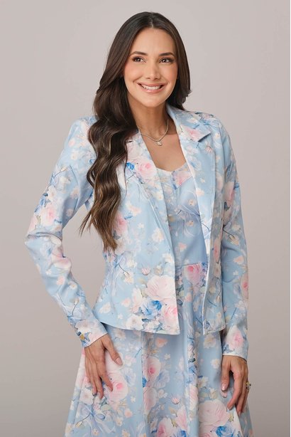 Blazer Azul Curto na Alfaiataria Barbara Tatá Martello