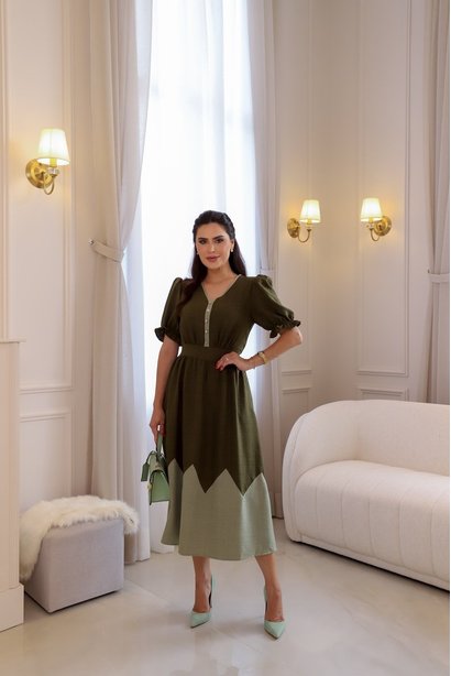 Vestido Max Bicolor Verde Oliva em Crepe com Recortes Geométricos Kauly