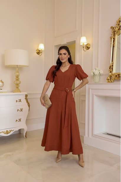 Vestido Max Terracota em Crepe com Nervuras e Cinto Kauly