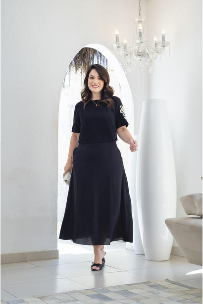 Saia Midi Max Preta em Alfaiataria com Bolsos Luciana Pais