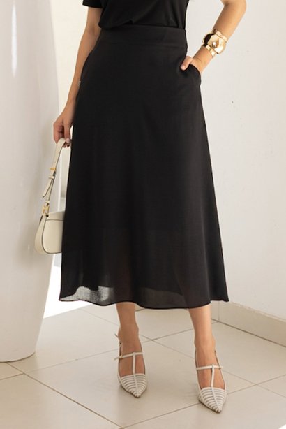 Saia Midi Max Preta em Alfaiataria com Bolsos Luciana Pais