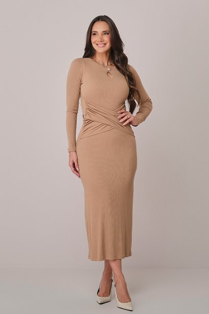 Vestido Bege Midi na Malha com Transpassado na Cintura Marcela Tatá Martello