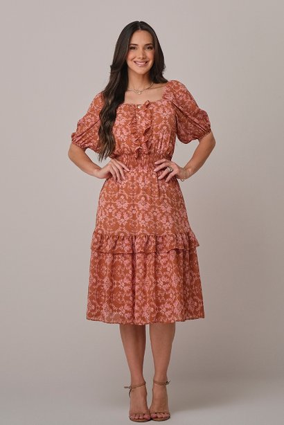 Vestido Marrom Curto Estampado com Babado Vitoria Tatá Martello